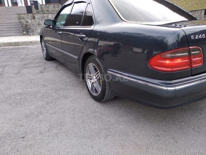 Mercedes E 240 2000, 193,000 km - 2.6 l - Şəki
