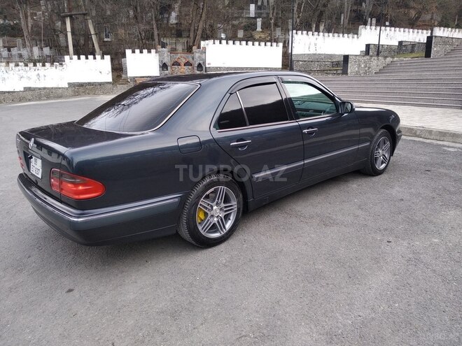 Mercedes E 240 2000, 193,000 km - 2.6 l - Şəki