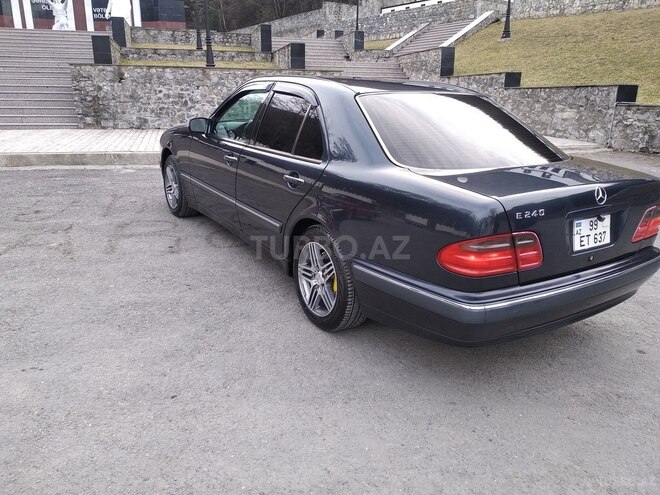 Mercedes E 240 2000, 193,000 km - 2.6 l - Şəki