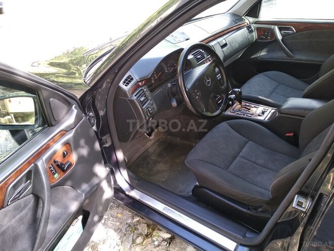 Mercedes E 240 2000, 193,000 km - 2.6 l - Şəki