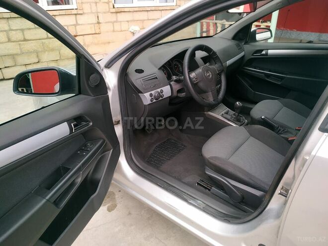 Opel Astra 2006, 220,000 km - 1.3 l - Quba