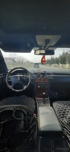 Mercedes E 320 1999, 280,000 km - 3.2 л - Qax