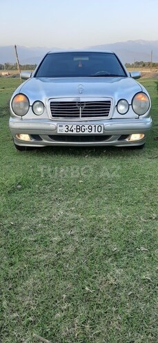 Mercedes E 320 1999, 280,000 km - 3.2 л - Qax