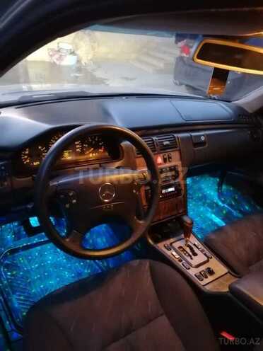 Mercedes E 220 2000, 387,000 km - 2.2 l - Bakı
