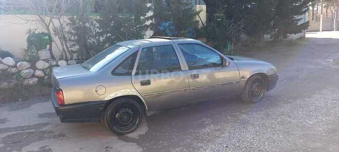 Opel Vectra 1993, 136,000 km - 1.6 l - Sumqayıt