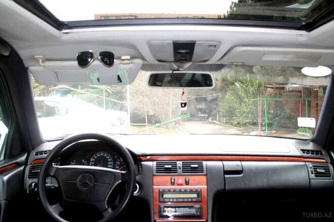 Mercedes E 240 1998, 327,475 km - 2.4 l - Bakı