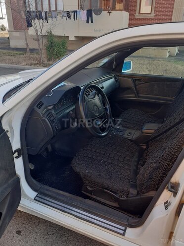 Mercedes E 290 1997, 309,000 km - 2.9 l - Qazax