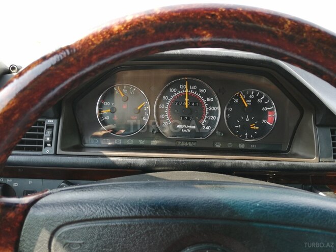Mercedes E 220 1995, 257,000 km - 2.2 l - Bakı
