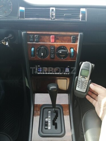 Mercedes E 220 1995, 257,000 km - 2.2 l - Bakı