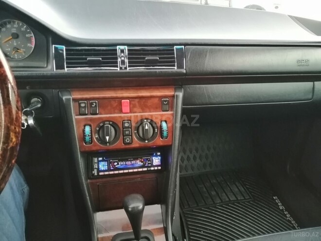 Mercedes E 220 1995, 257,000 km - 2.2 l - Bakı