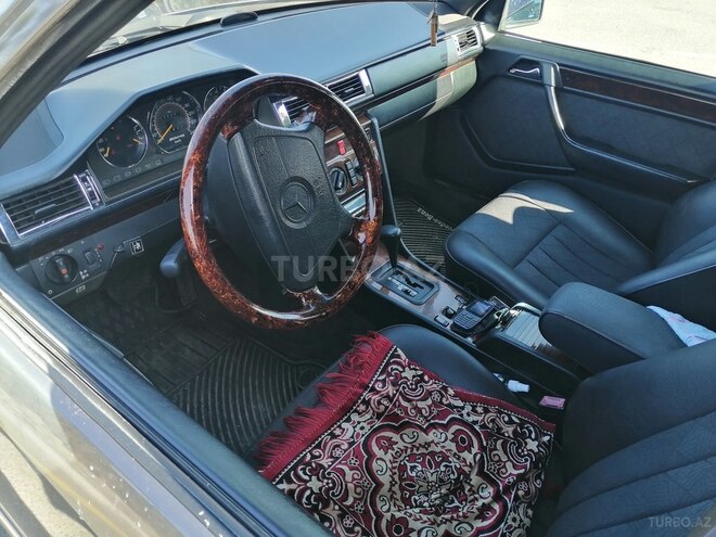 Mercedes E 220 1995, 257,000 km - 2.2 l - Bakı