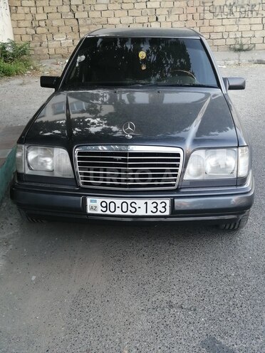 Mercedes E 220 1995, 257,000 km - 2.2 l - Bakı