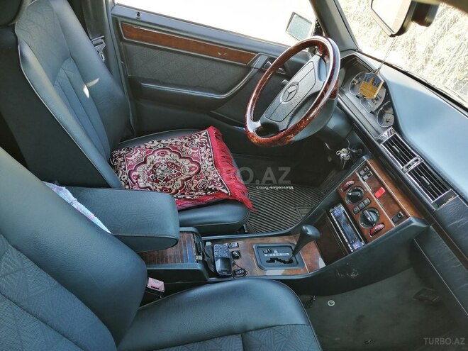 Mercedes E 220 1995, 257,000 km - 2.2 l - Bakı