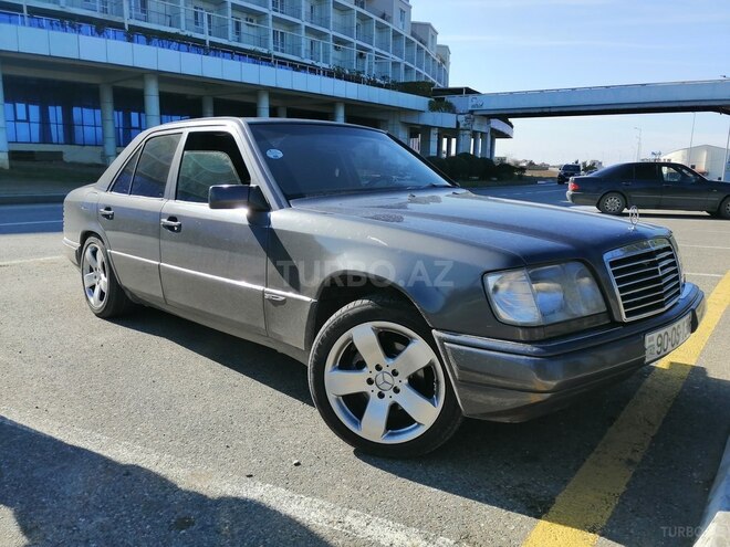 Mercedes E 220 1995, 257,000 km - 2.2 l - Bakı