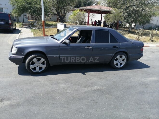 Mercedes E 220 1995, 257,000 km - 2.2 l - Bakı