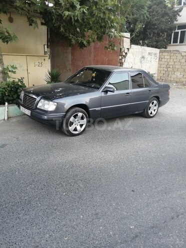 Mercedes E 220 1995, 257,000 km - 2.2 l - Bakı