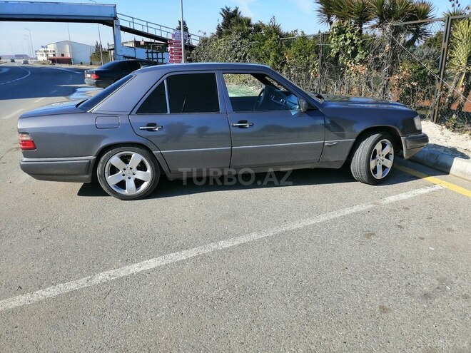 Mercedes E 220 1995, 257,000 km - 2.2 l - Bakı