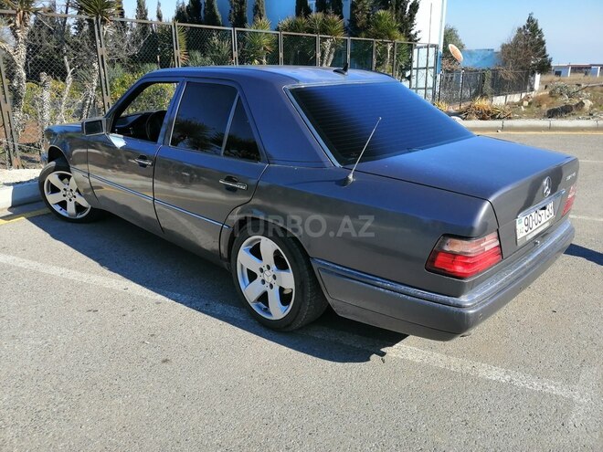 Mercedes E 220 1995, 257,000 km - 2.2 l - Bakı