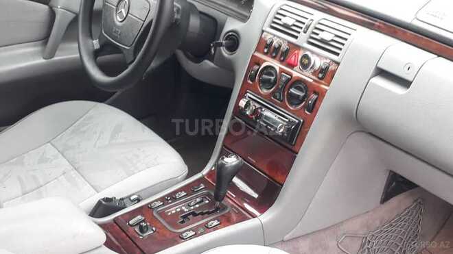 Mercedes E 240 1999, 301,000 km - 2.4 л - Sumqayıt