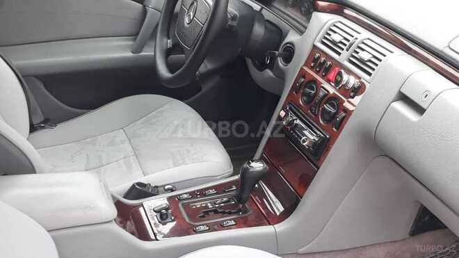 Mercedes E 240 1999, 301,000 km - 2.4 л - Sumqayıt