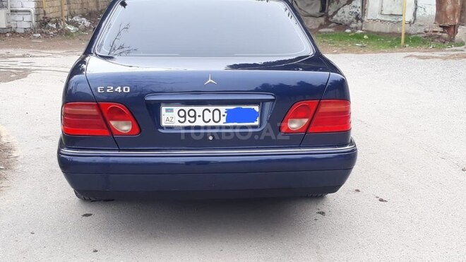 Mercedes E 240 1999, 301,000 km - 2.4 л - Sumqayıt