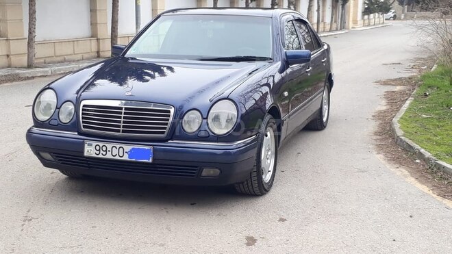 Mercedes E 240 1999, 301,000 km - 2.4 л - Sumqayıt