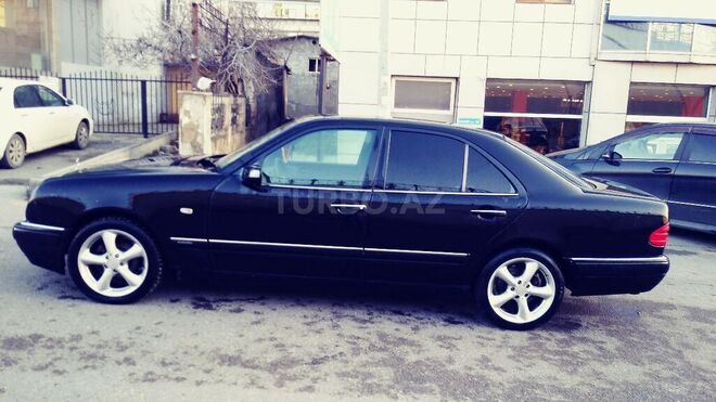 Mercedes E 240 1999, 355,000 km - 2.4 l - Bakı