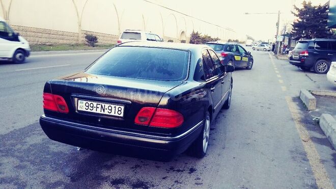 Mercedes E 240 1999, 355,000 km - 2.4 l - Bakı