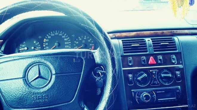 Mercedes E 240 1999, 355,000 km - 2.4 l - Bakı