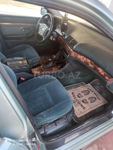 BMW 528 1996, 285,000 km - 2.8 л - Naftalan