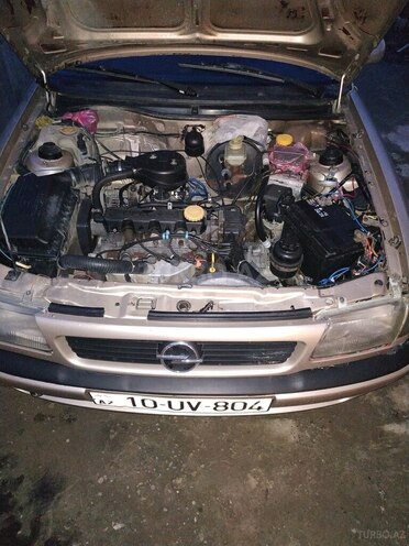 Opel Astra 1997, 300,000 km - 1.6 l - Mingəçevir
