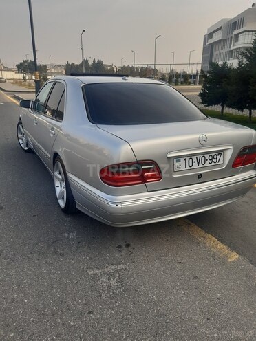 Mercedes E 240 2001, 281,000 km - 2.6 l - Bakı