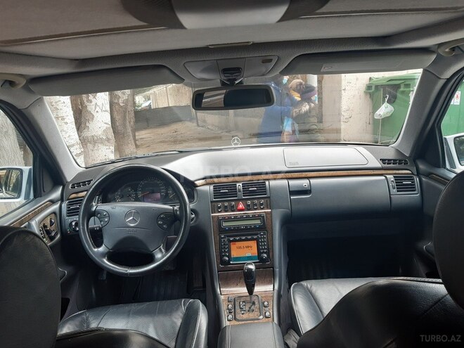 Mercedes E 240 2001, 281,000 km - 2.6 l - Bakı