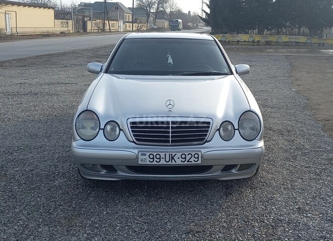 Mercedes E 200 2000, 200,000 km - 2.0 l - Salyan