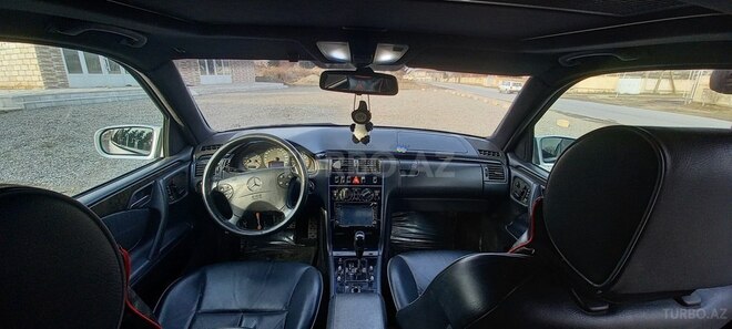 Mercedes E 200 2000, 200,000 km - 2.0 l - Salyan
