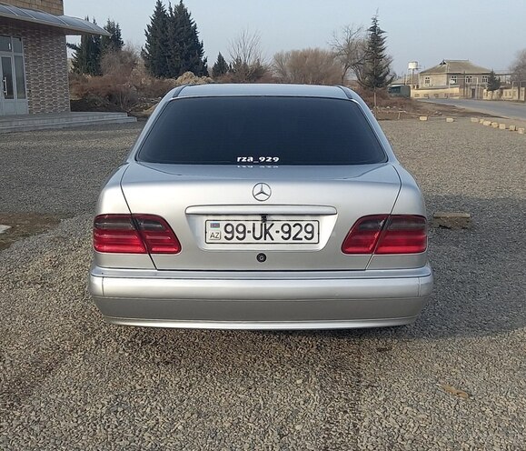 Mercedes E 200 2000, 200,000 km - 2.0 l - Salyan