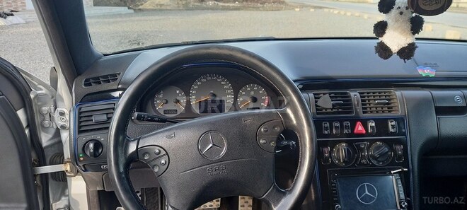 Mercedes E 200 2000, 200,000 km - 2.0 l - Salyan