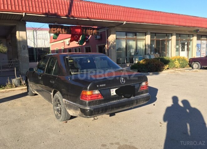 Mercedes E 260 1990, 197,000 km - 2.6 l - Bakı