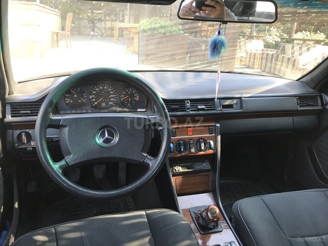 Mercedes E 260 1990, 197,000 km - 2.6 l - Bakı