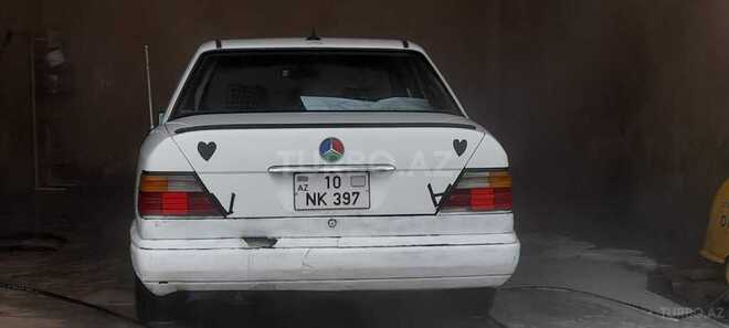 Mercedes E 230 1987, 412,500 km - 2.3 l - Qazax