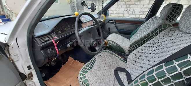 Mercedes E 230 1987, 412,500 km - 2.3 l - Qazax