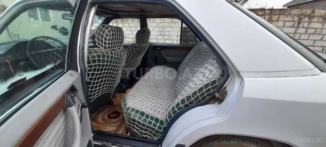 Mercedes E 230 1987, 412,500 km - 2.3 l - Qazax
