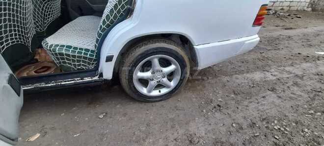Mercedes E 230 1987, 412,500 km - 2.3 l - Qazax