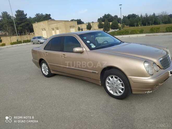 Mercedes E 220 2000, 390,000 km - 2.2 л - Bakı