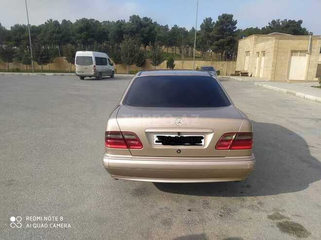 Mercedes E 220 2000, 390,000 km - 2.2 л - Bakı