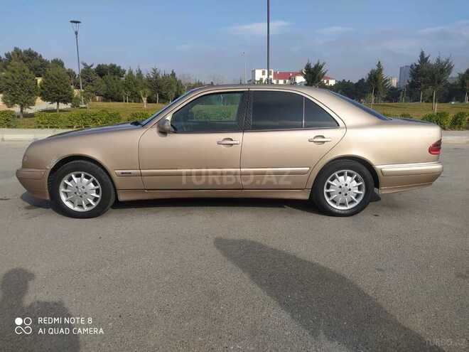 Mercedes E 220 2000, 390,000 km - 2.2 л - Bakı
