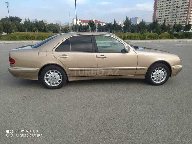 Mercedes E 220 2000, 390,000 km - 2.2 л - Bakı