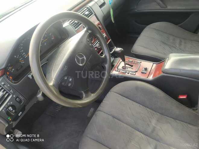 Mercedes E 220 2000, 390,000 km - 2.2 л - Bakı