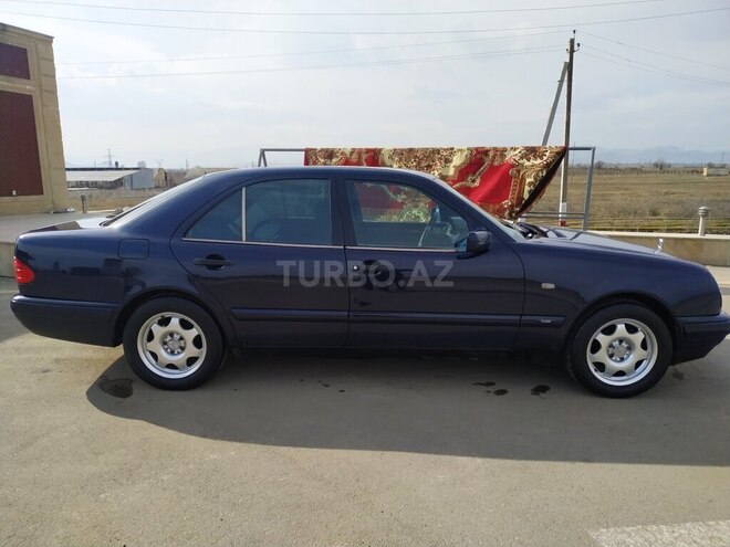 Mercedes E 200 1995, 236,145 km - 2.0 l - Qazax