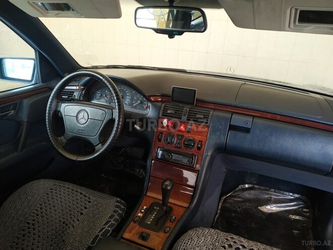Mercedes E 200 1995, 236,145 km - 2.0 l - Qazax
